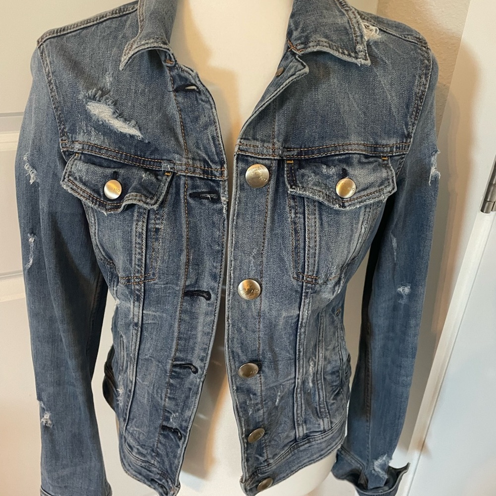 Perfect Condition American Eagle Distressed Jean Jacket; Stretchy - Picture 2 of 7